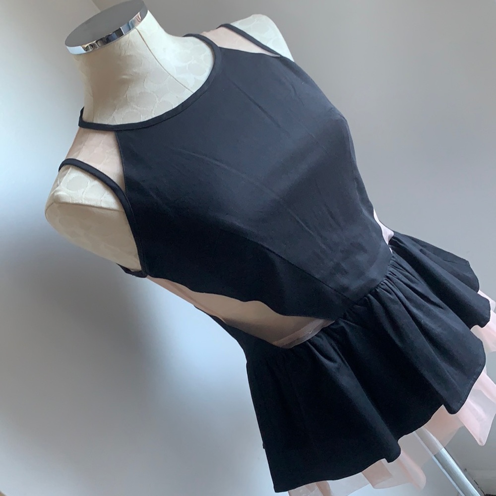 🌺 Cute, Ruffled Bottom, Ladies Top